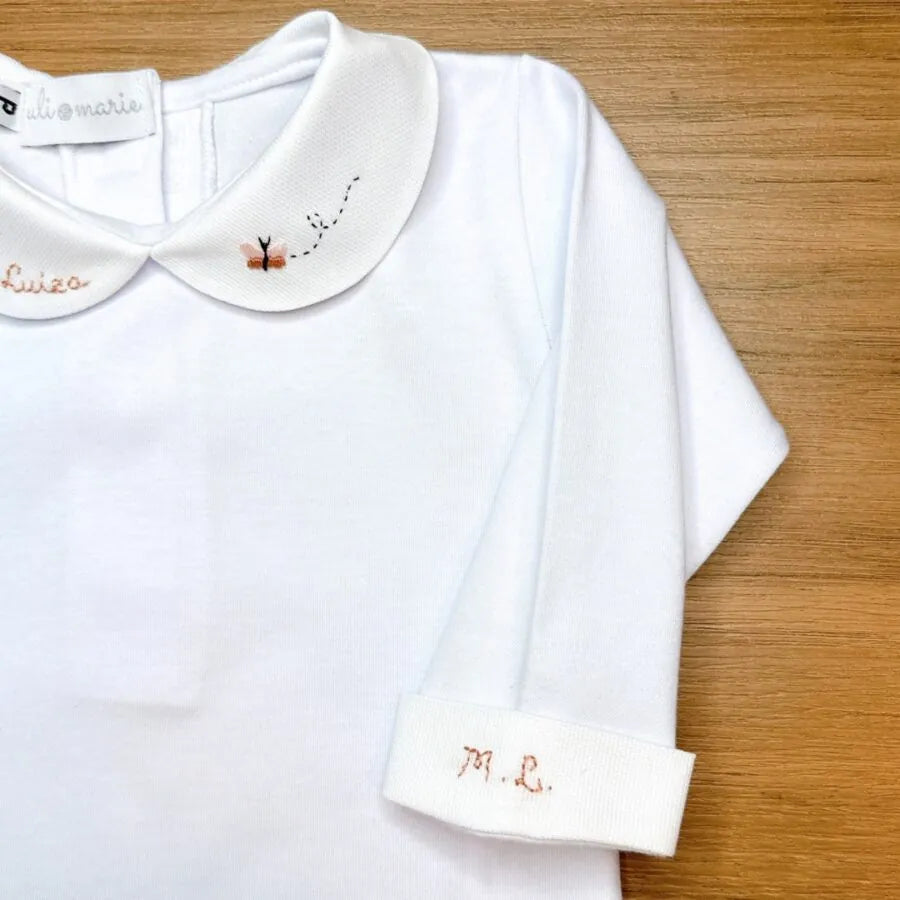 body branco de algodão egípcio com manga longa e gola personalizada maria luiza com bordado de borboleta