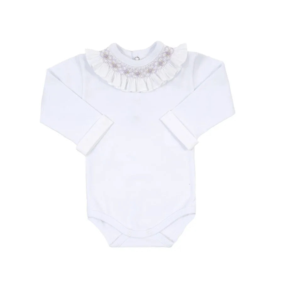 body casinha de abelha lilás com gola franzida bordada à mão em ponto smock e mangas longas, delicado e confortável
