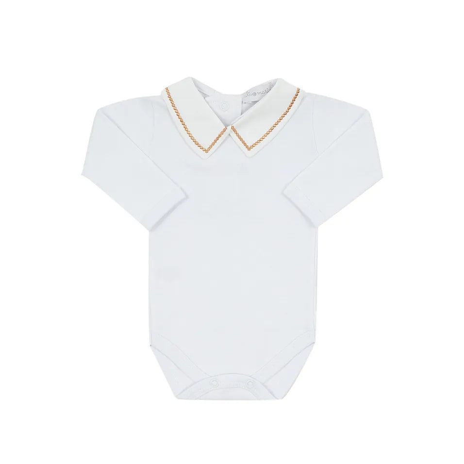 body corda caramelo branco com gola tradicional e bordado caramelo em ponto corda delicado