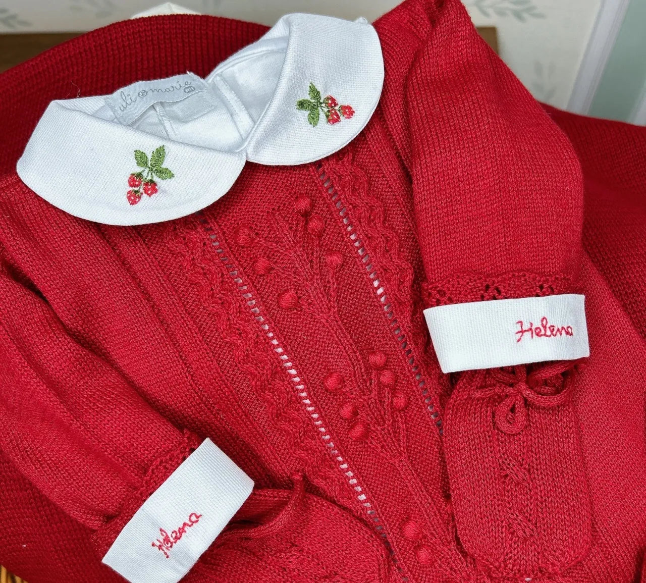 body branco d algodão e manga longa com detalhe personalizado na gola e punho