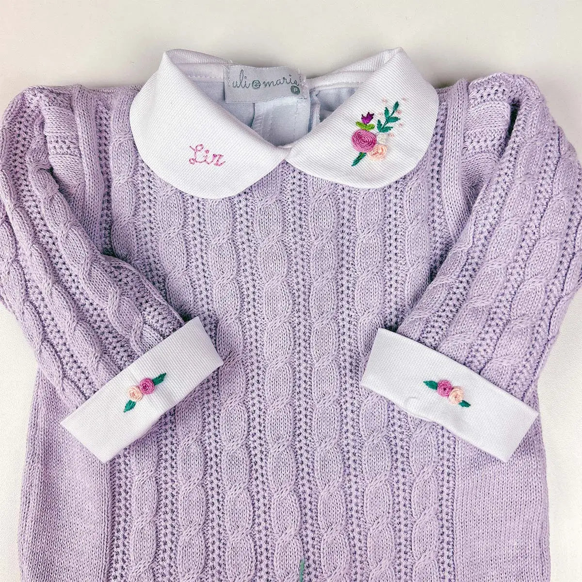 body branco d algodão e manga longa com detalhe personalizado na gola e punho