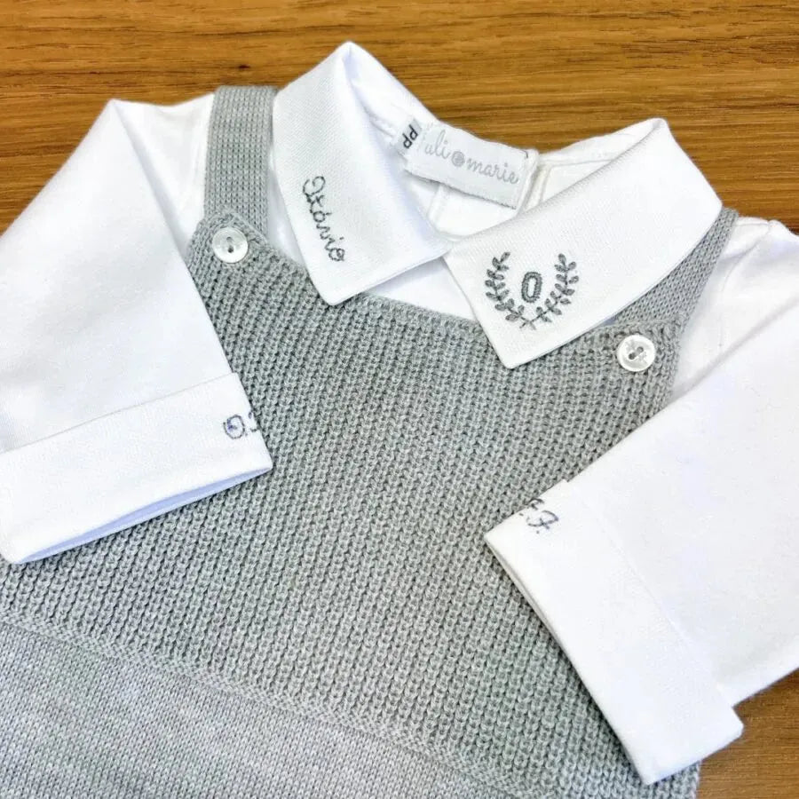 body personalizado para menino branco com gola polo, bordado de desenho e o nome do bebê