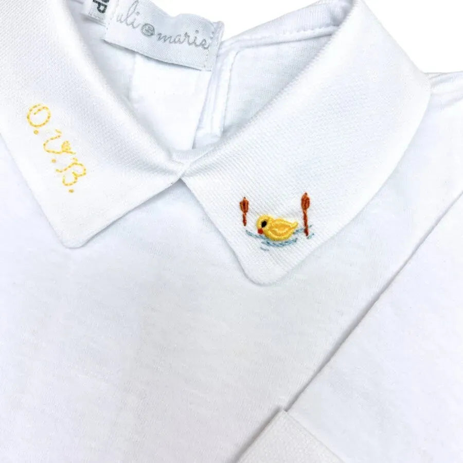 body personalizado para menino branco com gola polo, bordado de desenho e o nome do bebê