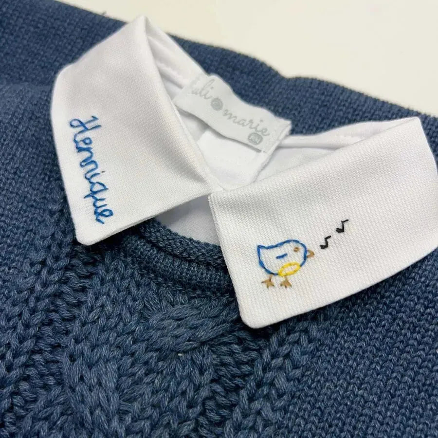 body personalizado para menino branco com gola polo, bordado de desenho e o nome do bebê