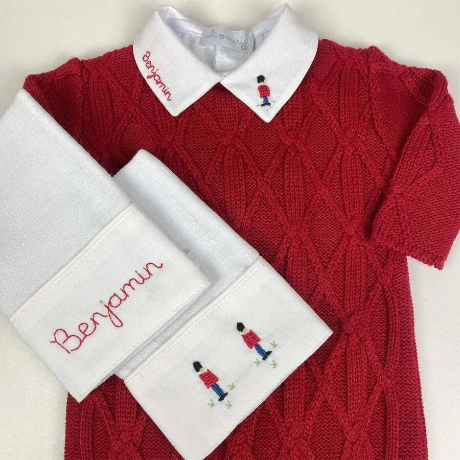 body personalizado para menino branco com gola polo, bordado de desenho e o nome do bebê