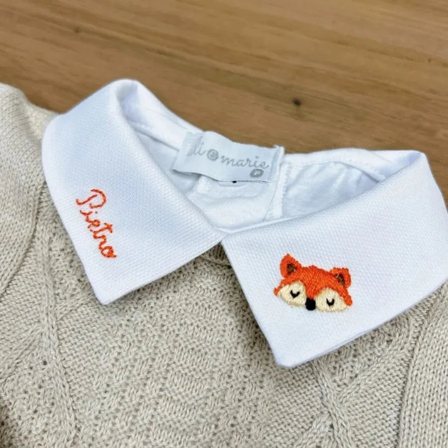 body personalizado para menino branco com gola polo, bordado de desenho e o nome do bebê
