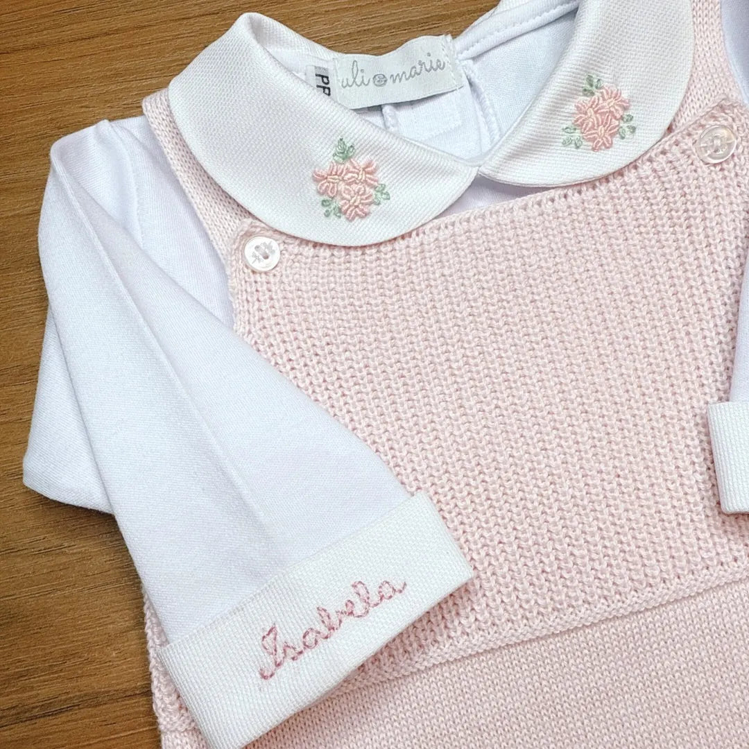 body primavera em algodão egípcio branco, personalizado isabela no punho e bordado de rosas na gola