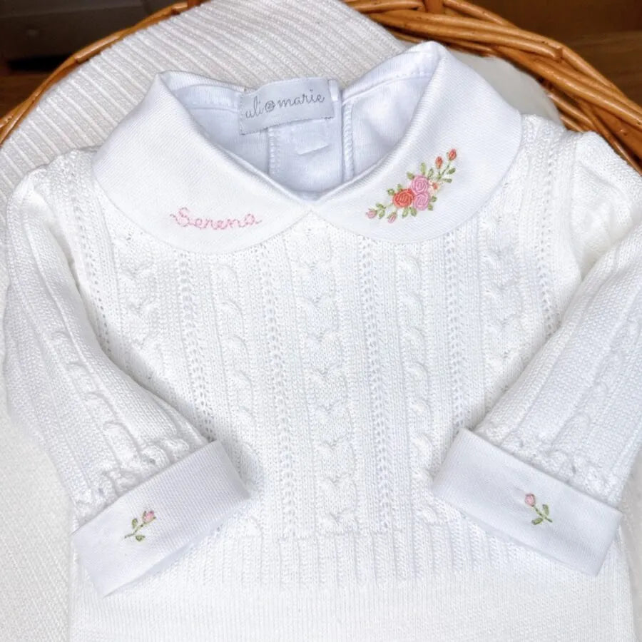 body serena branco de tricot com mangas longas e gola personalizada serena com bordado de flores