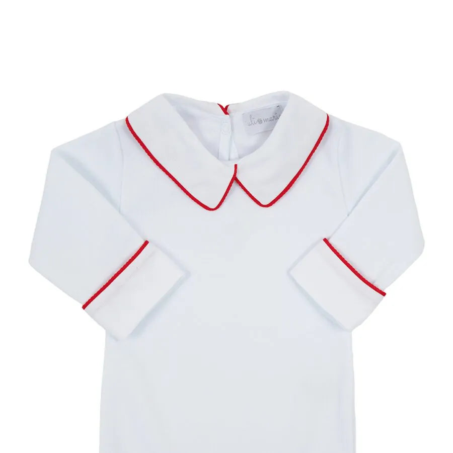 body branco com gola peter pan e punhos decorados com viés vermelho, confeccionado em algodão macio