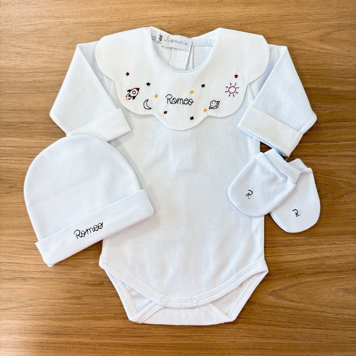 Saída maternidade Astronauta personalizada - 4 peças