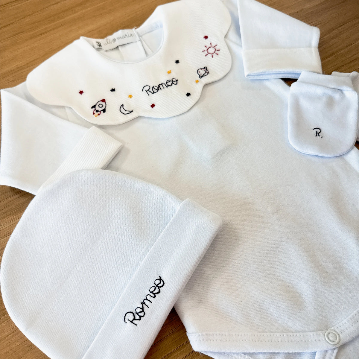 Saída maternidade Astronauta personalizada - 4 peças