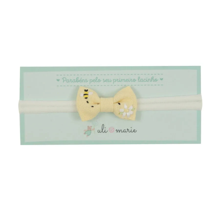 faixa de cabelo baby bee amarelo bebê com laço em tecido e bordados delicados de abelhinha e flor branca
