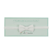 faixa de cabelo branca com laço simples em tecido, ideal para complementar qualquer look de bebê com delicadeza