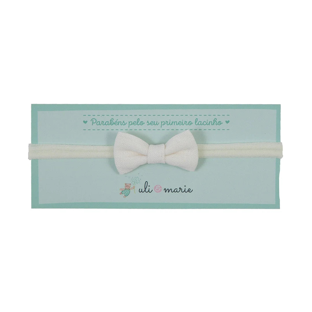 faixa de cabelo offwhite com laço de tecido bege claro sobre elástico macio e confortável