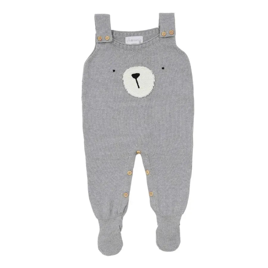 jardineira teddy cinza em tricô com bordado de rostinho de urso na frente e botões de madeira