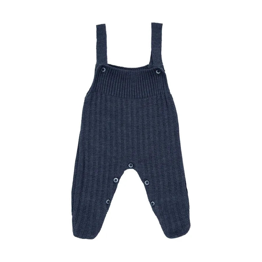 jardineira ulisses azul com body, conjunto em tricô com textura canelada e body branco de gola bordada, elegante e confortável para o bebê