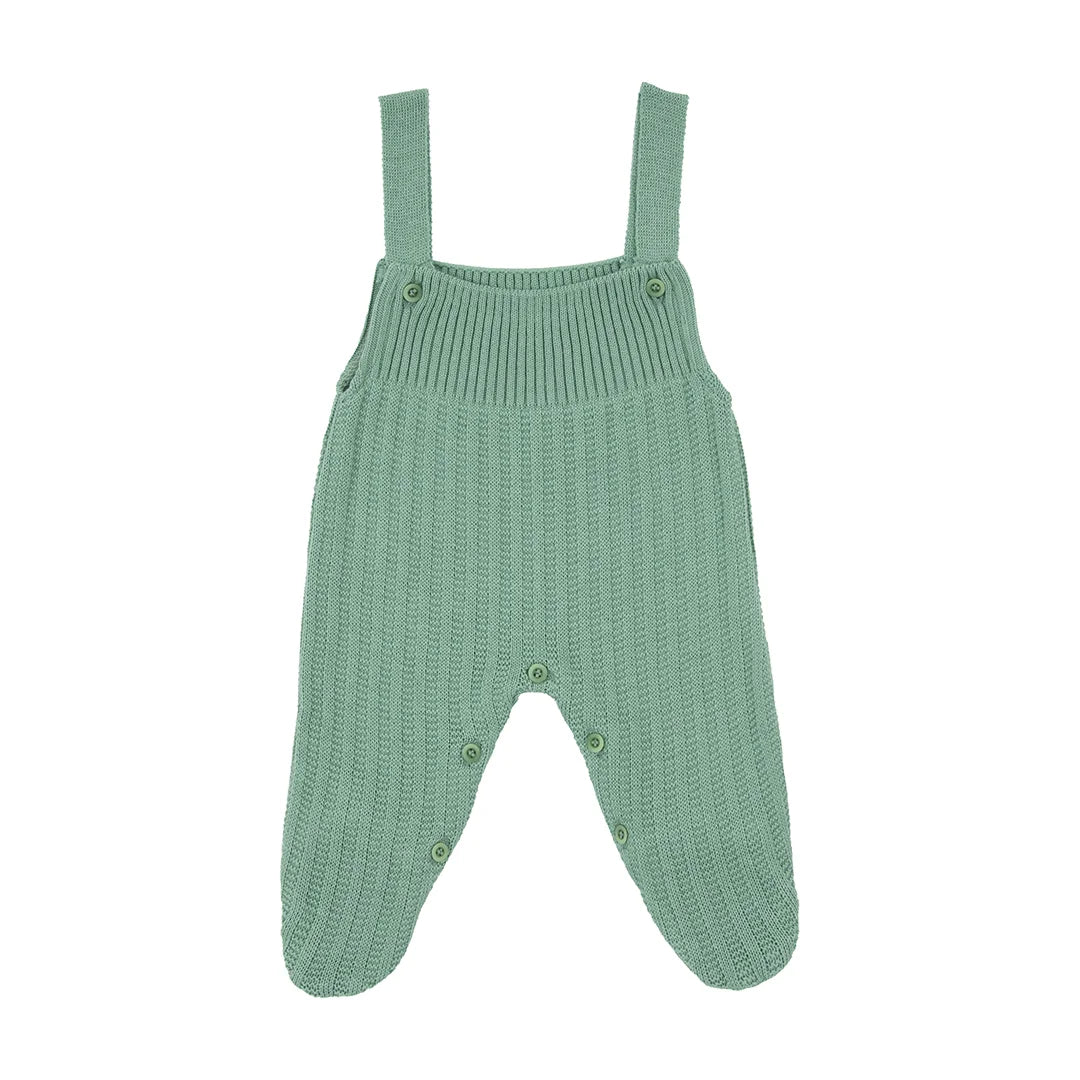 jardineira ulisses verde cidreira com body, conjunto em tricô com textura canelada e body branco de gola bordada, sofisticado e confortável