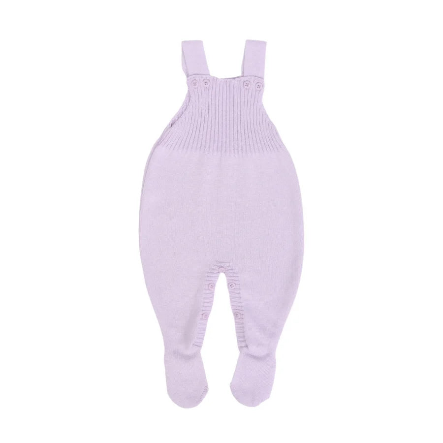 kit jardineira e casaquinho manu lilás em tricô com jardineira canelada e casaquinho de tranças com babado