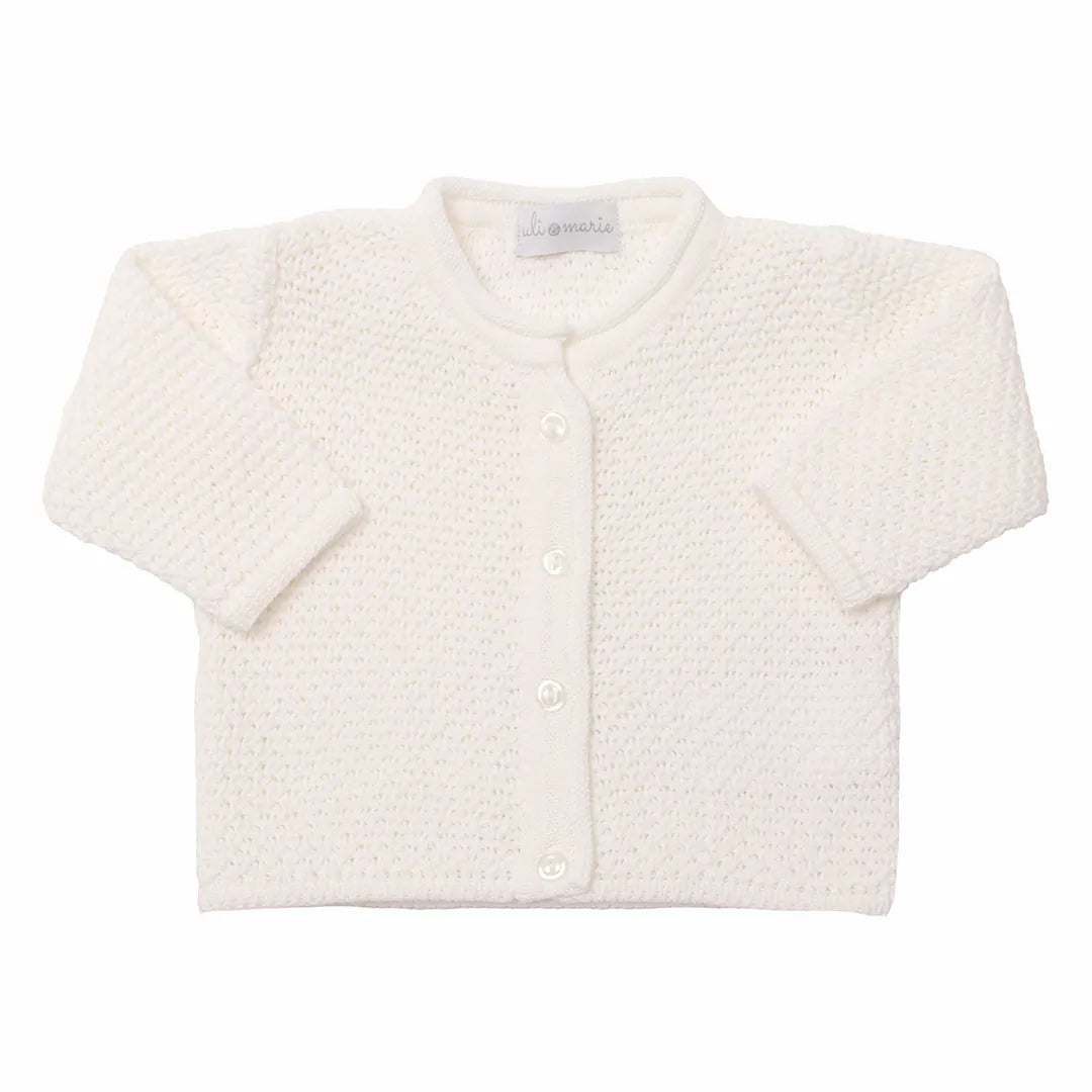 Jardineira e casaquinho de tricot branco modelo Pipoca para bebê, com textura delicada em ponto pipoca, ambos com botões frontais