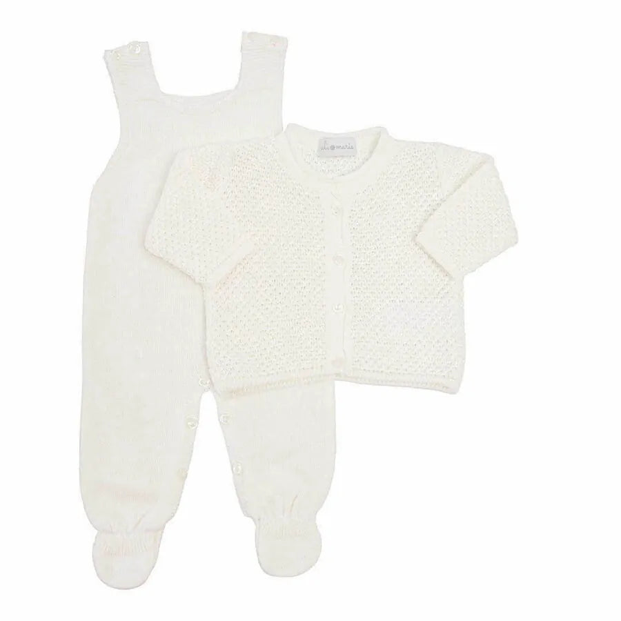 Jardineira e casaquinho de tricot branco modelo Pipoca para bebê, com textura delicada em ponto pipoca, ambos com botões frontais