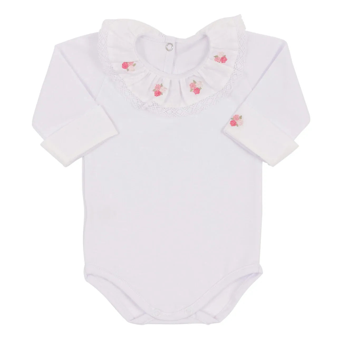 body de manga longa branco com gola babado e renda bordada com flores cor de rosa, punhos virados com bordado floral