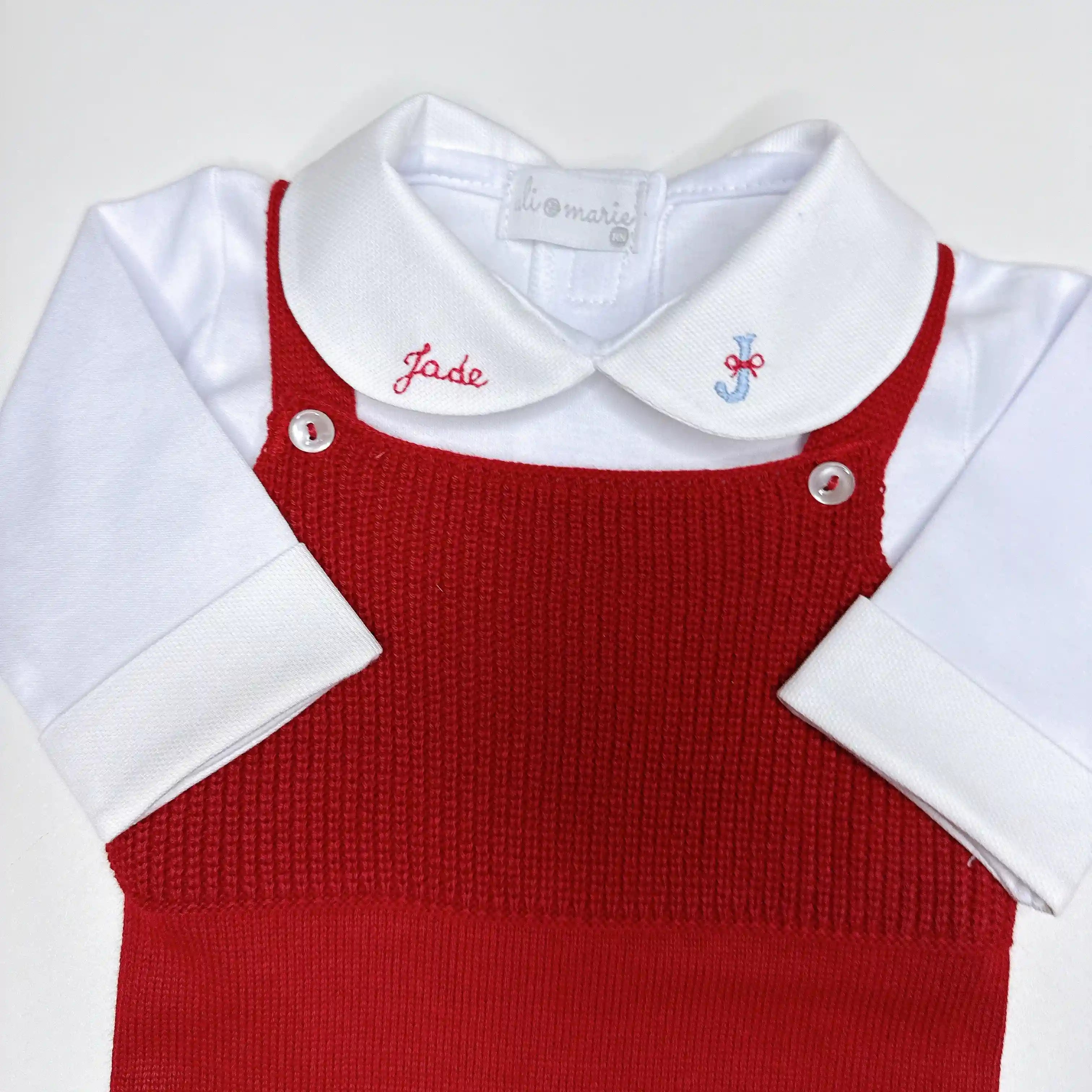 Kit Jade Vermelho com macacão em tricot vermelho e body branco com gola bordada à mão