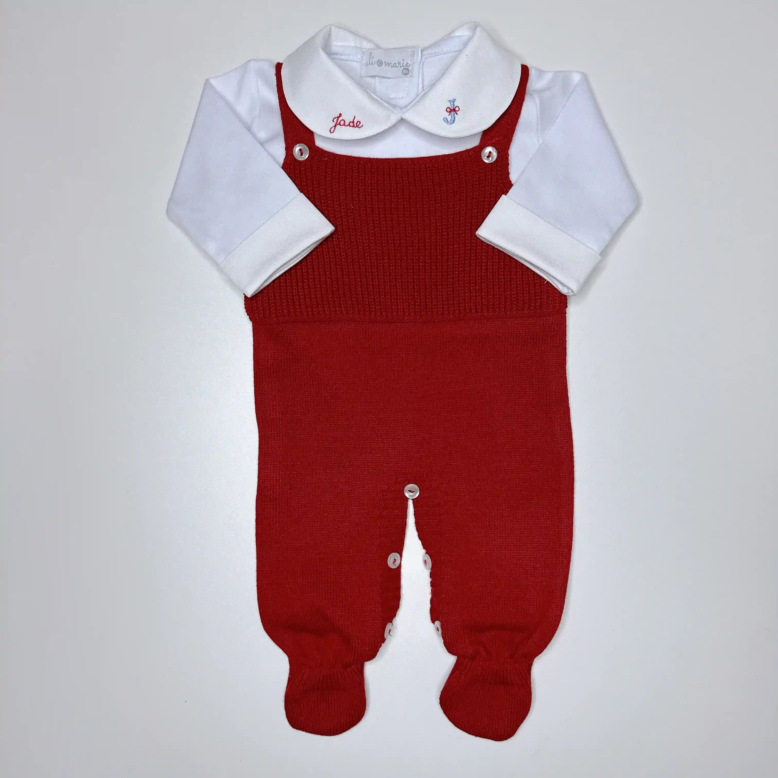 Kit Jade Vermelho com macacão em tricot vermelho e body branco com gola bordada à mão