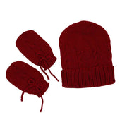 kit gorro e luva vermelho em tricô, com detalhes em trança e amarração delicada nas luvinhas, ideal para manter o bebê aquecido com charme