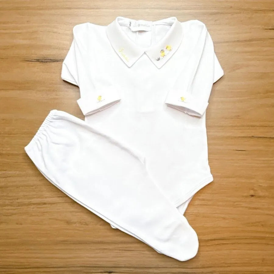 kit maternidade pintinhos personalizado branco com bordados delicados de pintinhos amarelos na gola e punhos