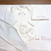 kit maternidade algodão egípcio branco com body, calça, touca e luvas personalizados com flores e nome beatriz