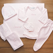 Kit maternidade rosa bebê com body, calça, gorro, panos e bordado Serena