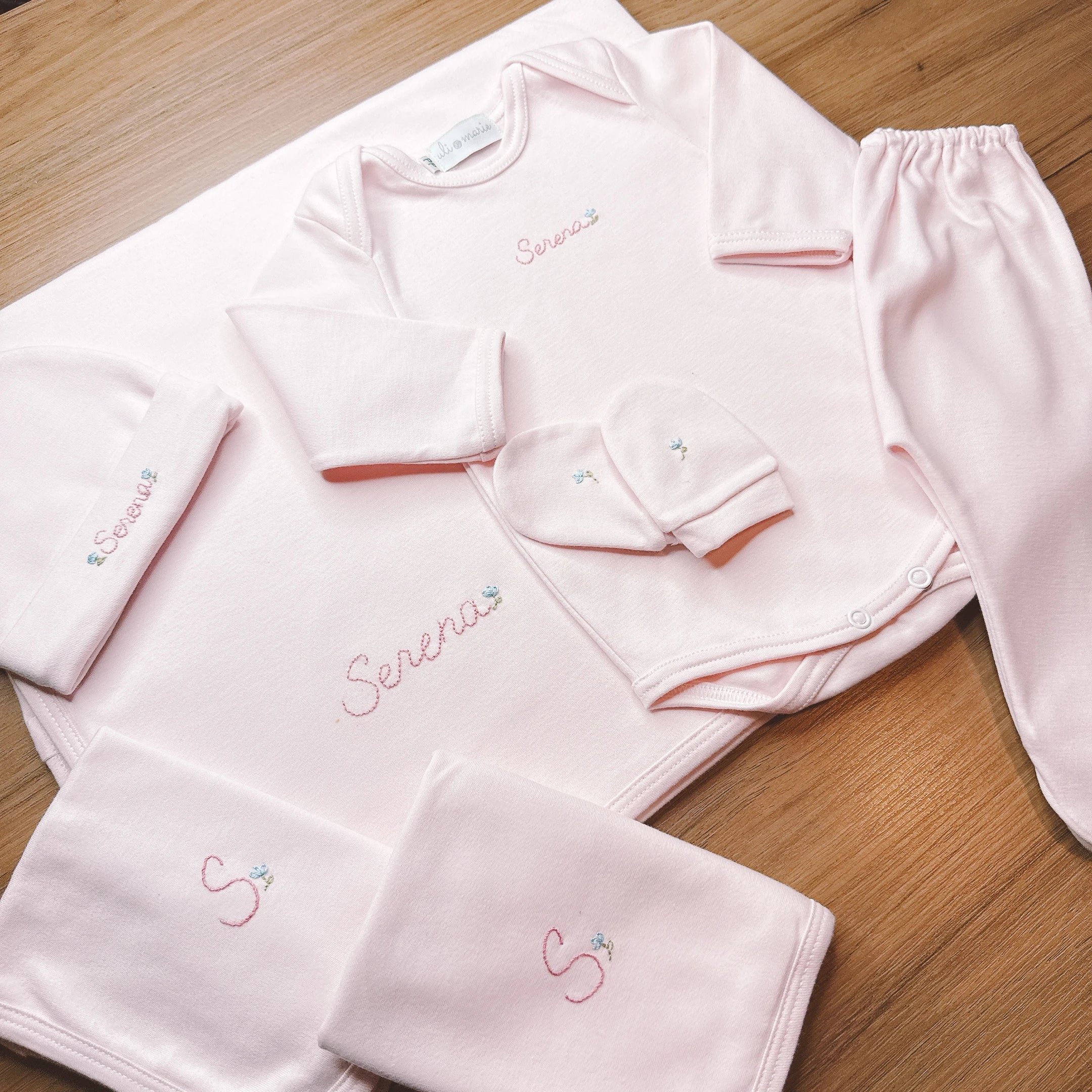 Kit Maternidade em Algodão Rosa bebê Personalizado Menina - 7 peças