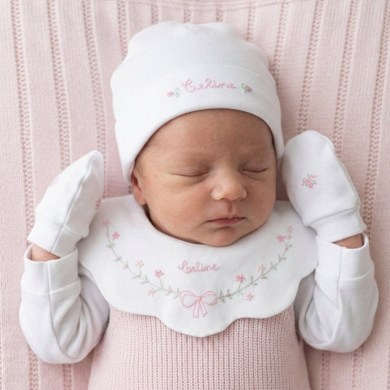 Kit maternidade Lacinho com 4 peças rosa claro em tricô e body branco com gola bordada personalizada