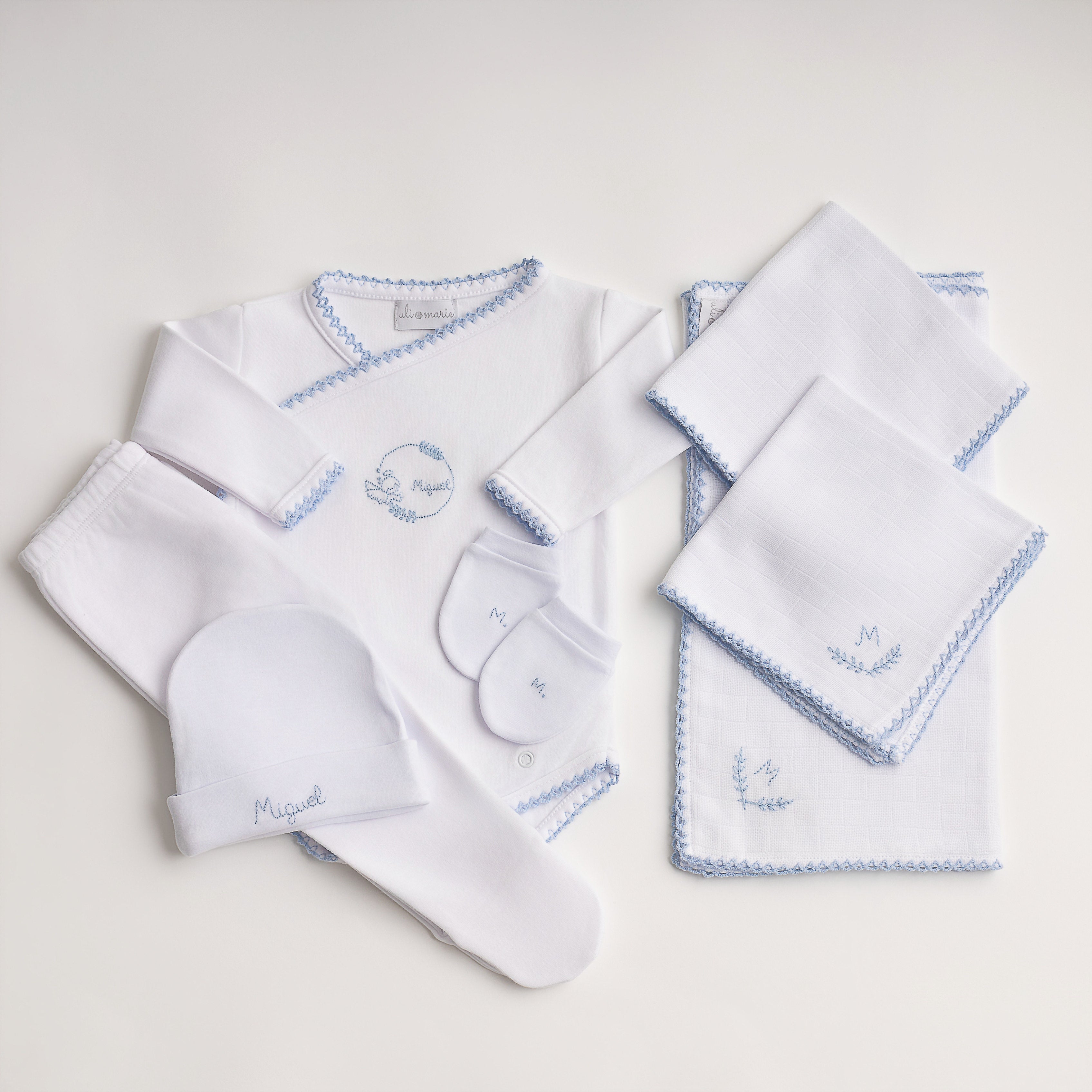 Kit Boas Vindas feito à mão azul bebê - 7 peças - Algodão Egípcio