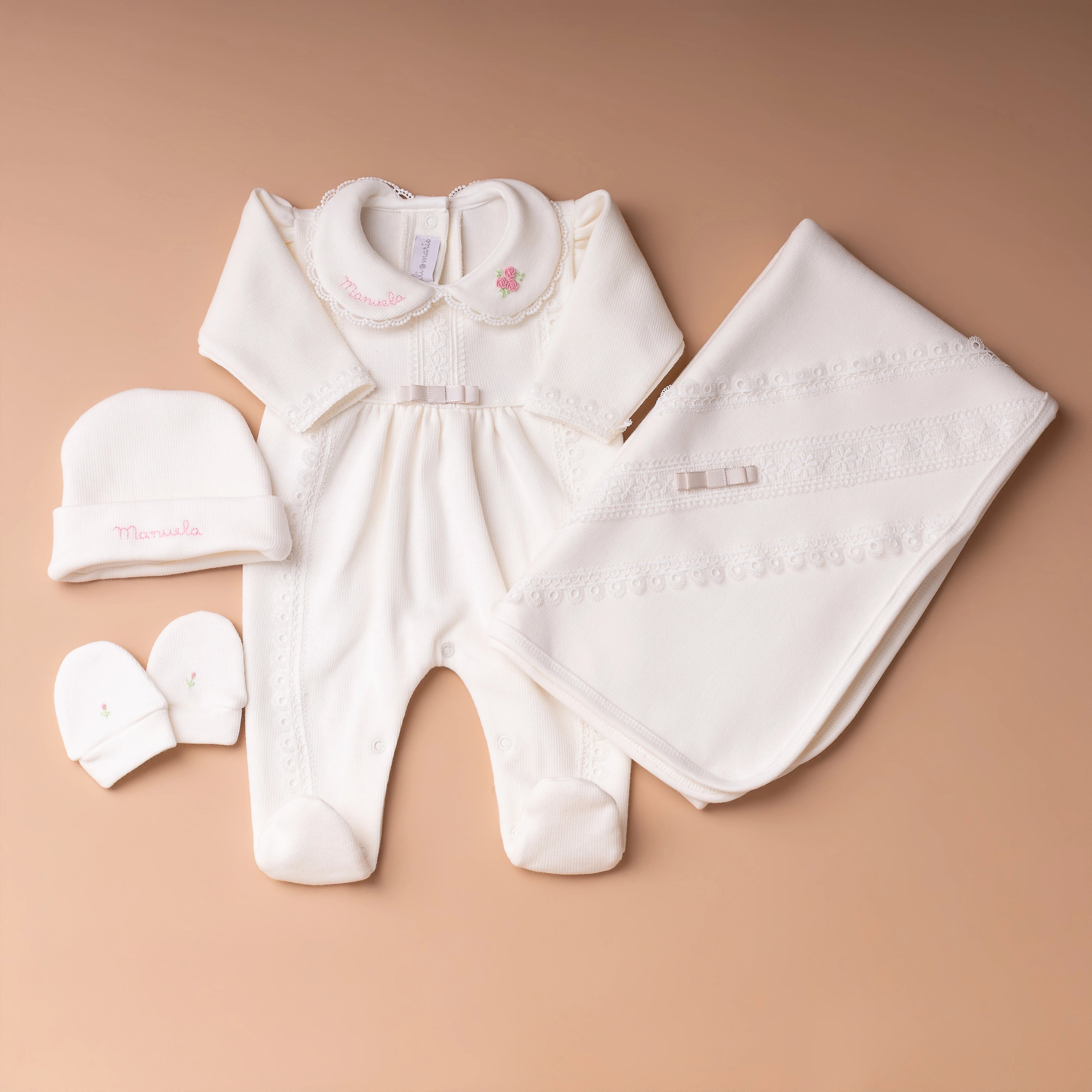 Saída Maternidade Cecília Personalizado off-white - 4 peças