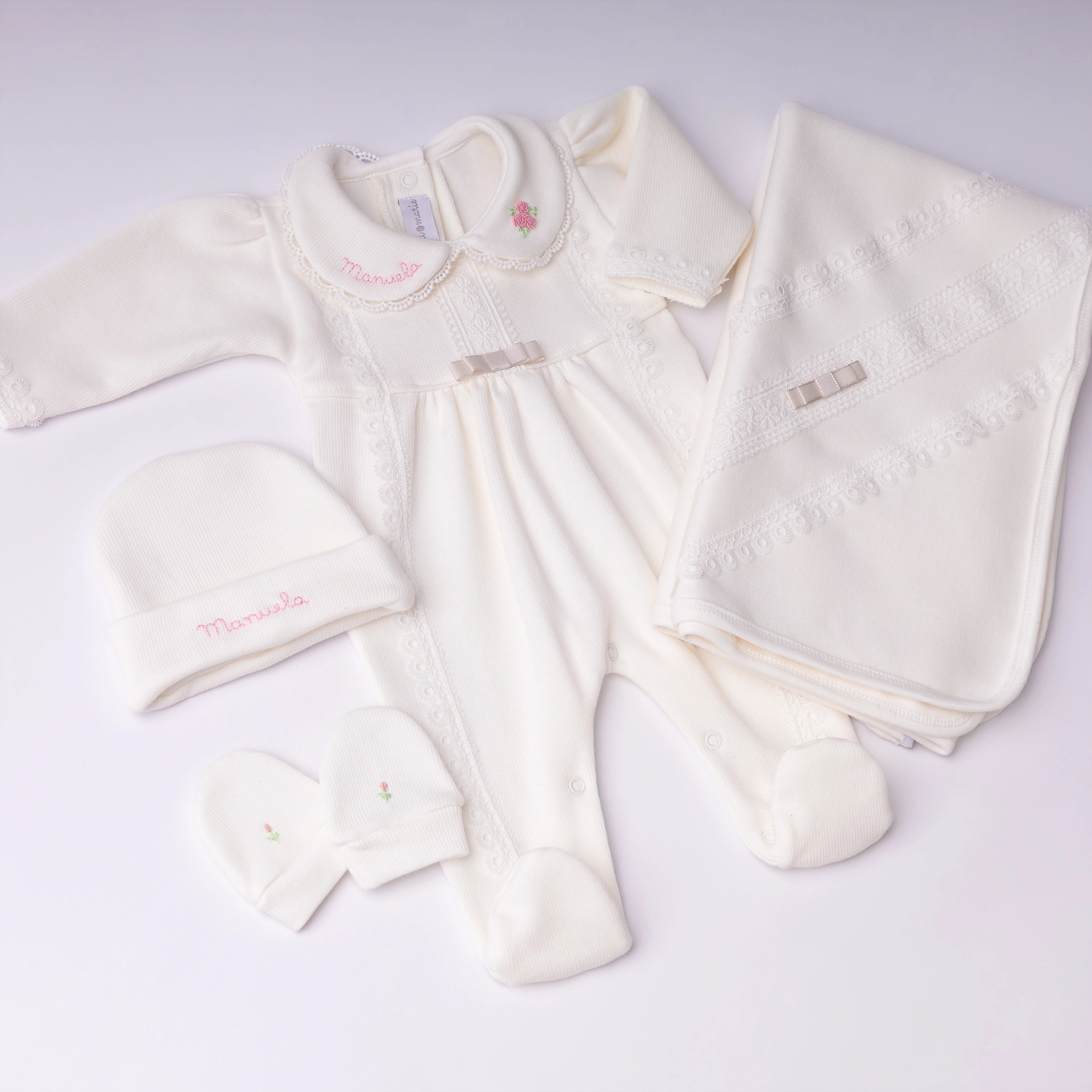 Saída Maternidade Cecília Personalizado off-white - 4 peças