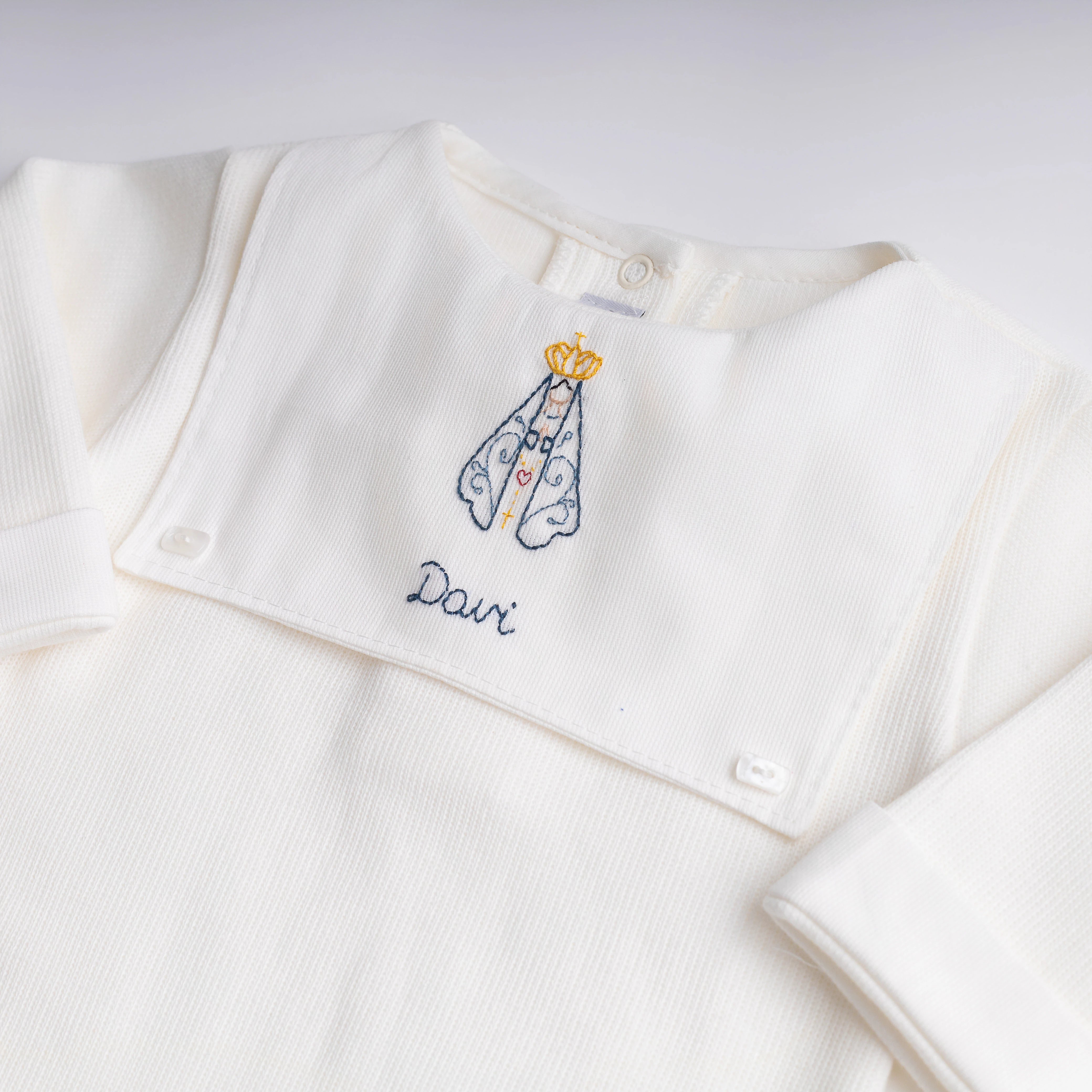 Macacão Nossa Senhora Aparecida Unissex off white - 1 peça