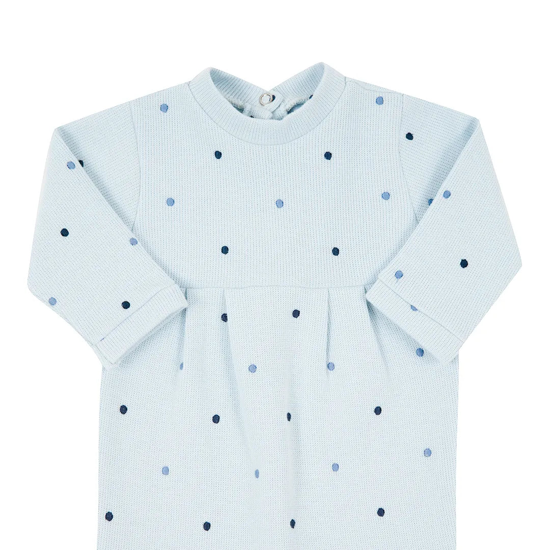 macacão augusto azul bebê em algodão com estampa de poás azuis e pala franzida delicada