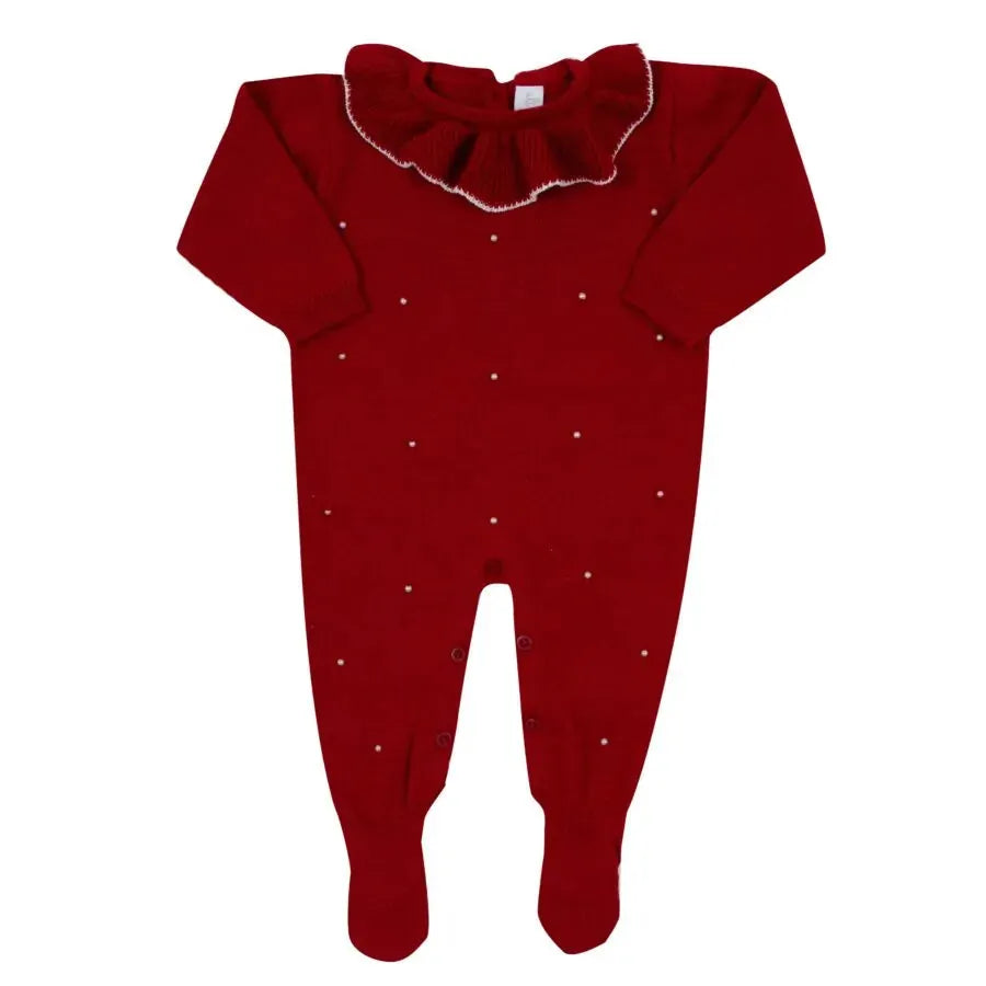 macacão babado pérolas vermelho em tricô, com gola babado e aplicações delicadas de pérolas, ideal para ocasiões especiais