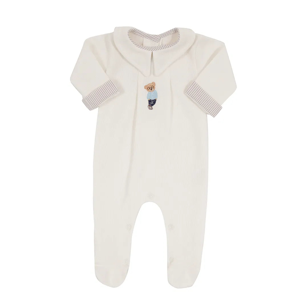 macacão bernardo off-white em malha canelada, gola e punhos com detalhes listrados e bordado de urso