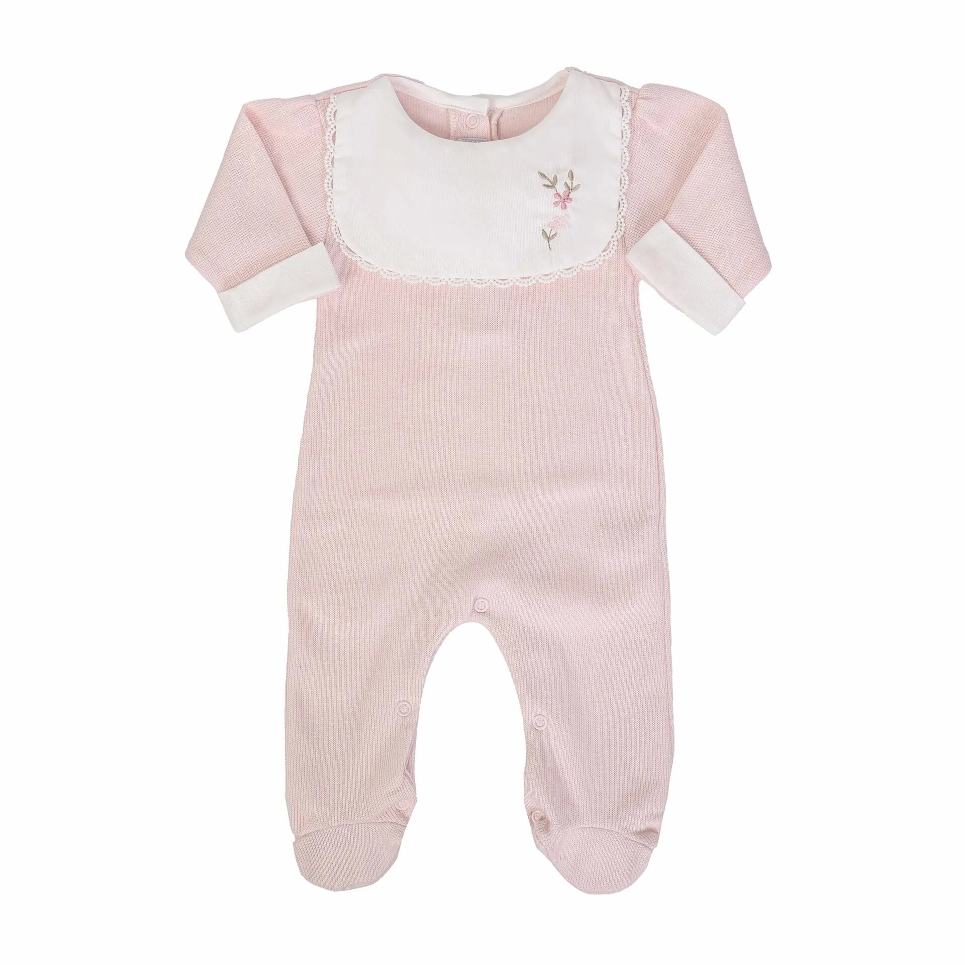 macacão carol rosa bebê inteiro com pala branca e bordado floral discreto, punhos dobrados e detalhes rendados