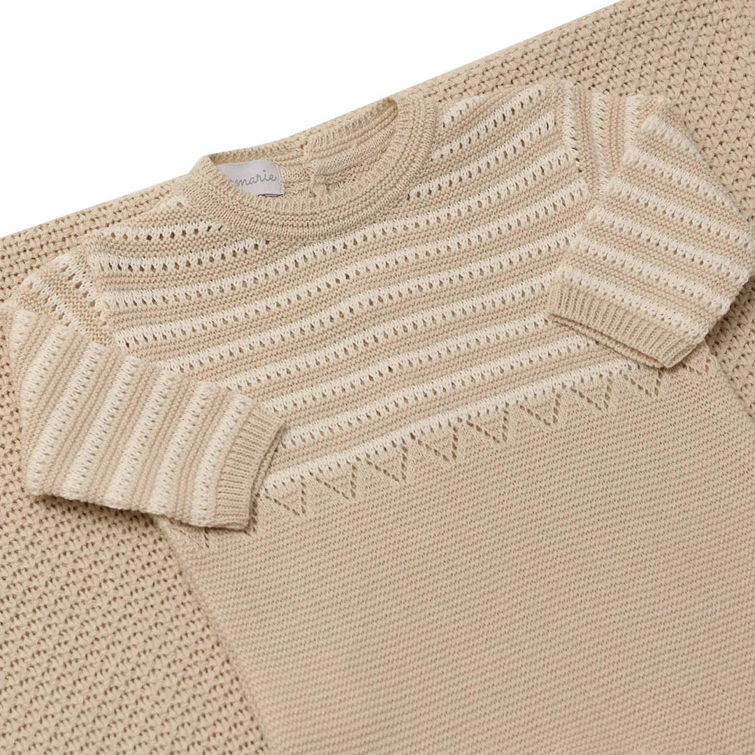 macacão diego areia em tricô com parte superior rendada em listras e parte inferior lisa, confortável e elegante