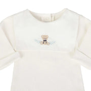 macacão pedro off-white em suedine canelado, com babador e bordado de urso com asas de anjo e laço