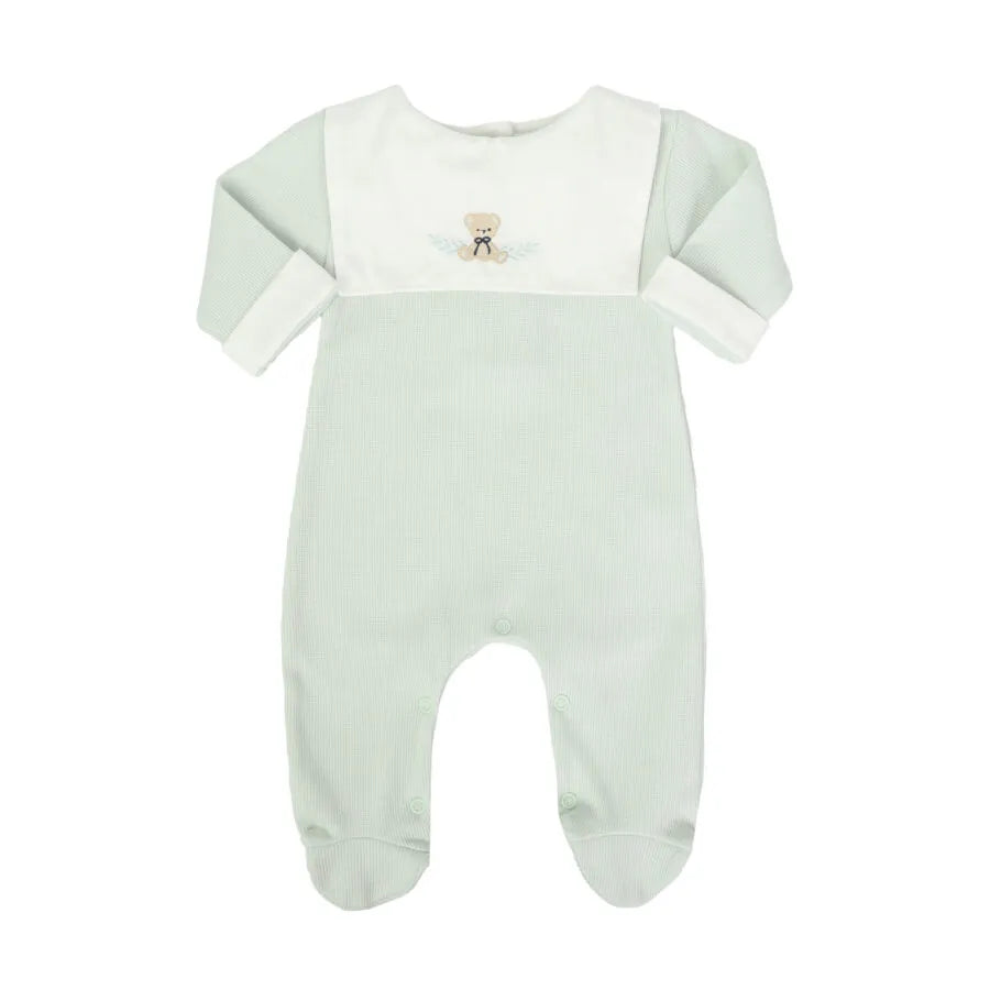 macacão pedro verde malva canelado com babador branco, bordado de urso anjo no centro e punhos virados
