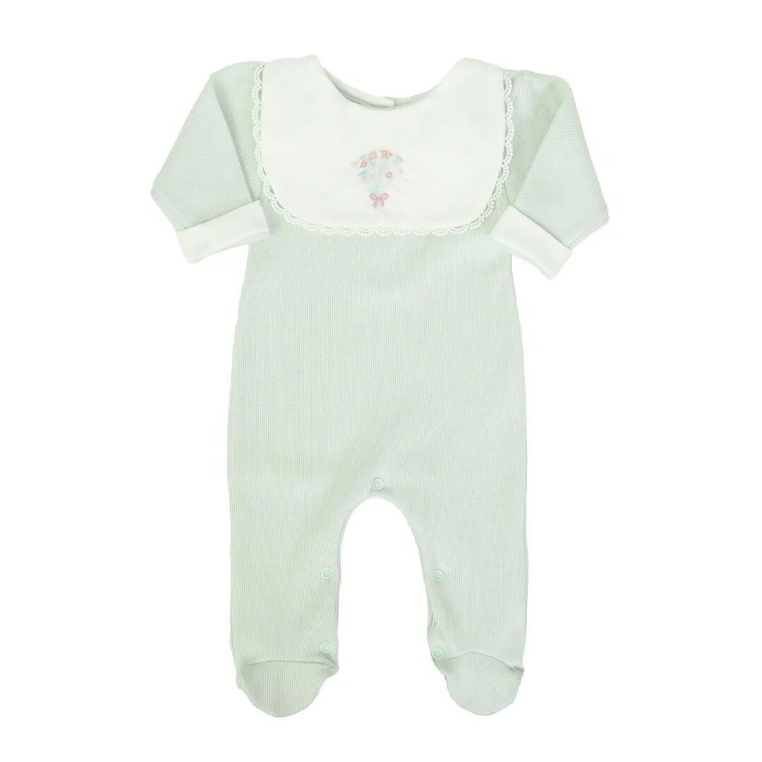 macacão ramalhete verde malva com pala branca rendada e bordado floral colorido com laço rosa na base