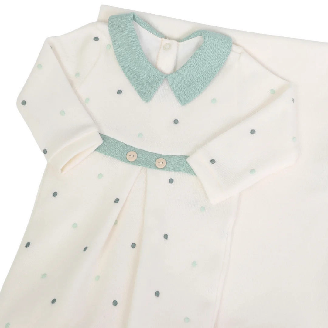 macacão theo off-white e verde inteiro com gola contrastante e delicados poás bordados em verde e cinza