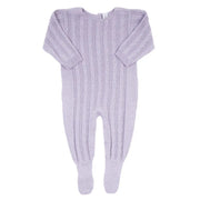 macacão trança lilás em tricô com padronagem de tranças verticais e punhos canelados delicados