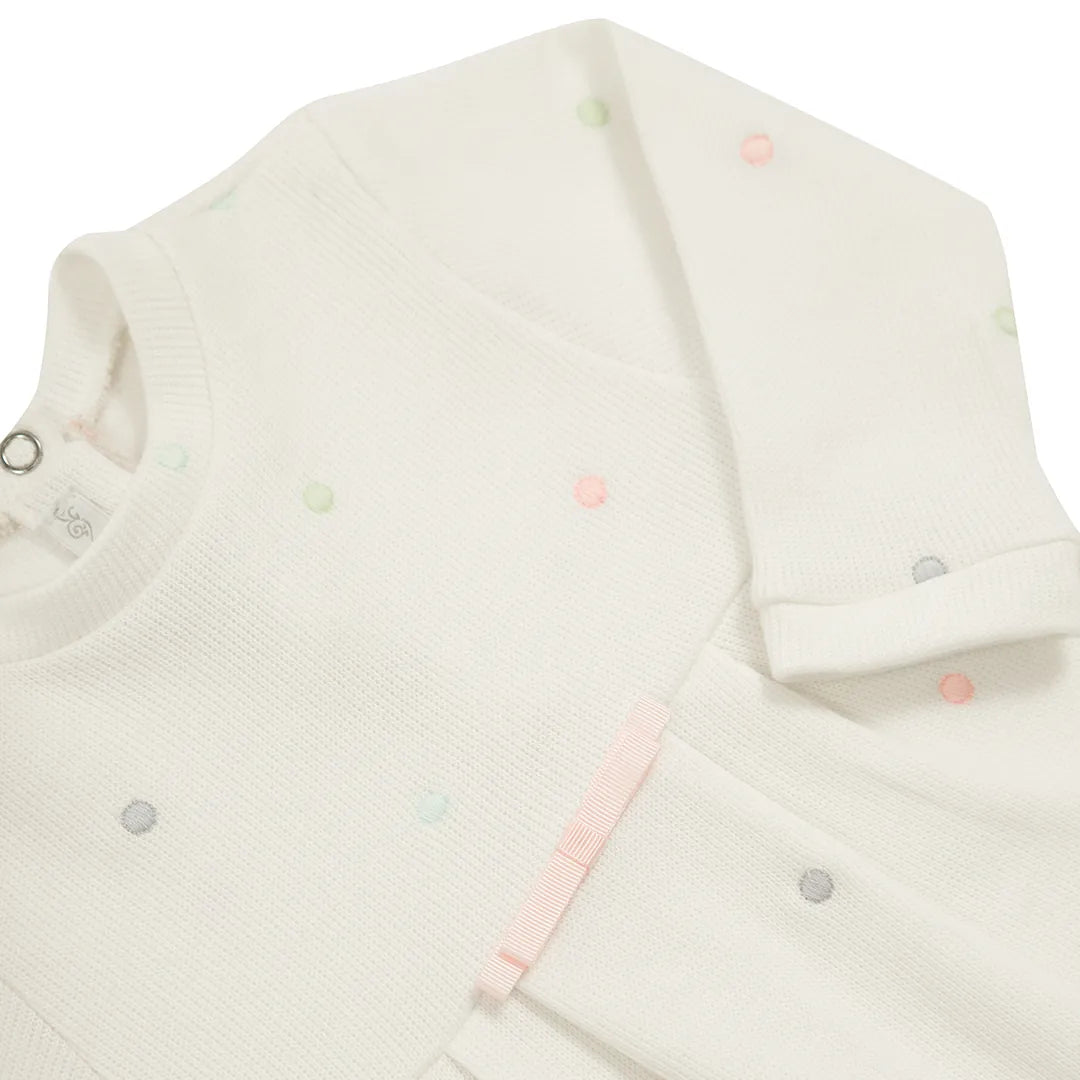 macacão paula off-white em algodão com estampa de poás coloridos e detalhe franzido na pala