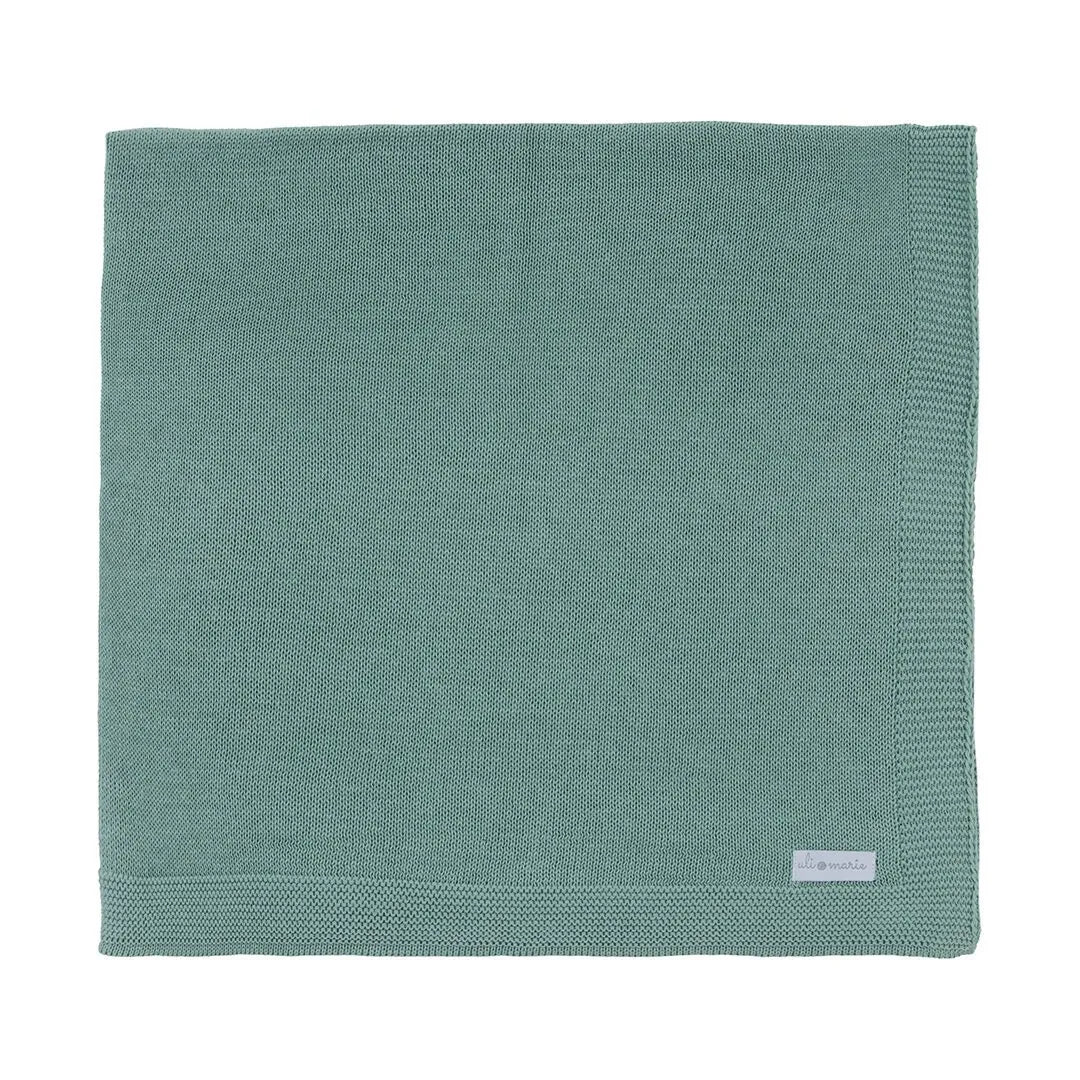 manta básica verde cideira em tricô, com textura suave e acabamento em ponto arroz nas bordas, ideal para o dia a dia do bebê