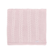 manta sorrento de tricô rosa bebê dobrada, com textura em tranças e ponto trabalhado, para berço ou passeio
